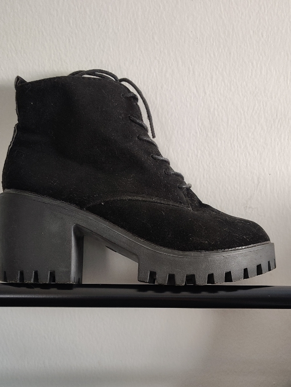 Vintage Womens Black Suede Lace-Up Chunky  Boot Excellent Condition Comfy 90's